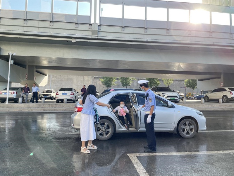 西安交警指揮中心“開學首日”指揮崗全員上崗，嚴防發(fā)生長時間、大面積交通擁堵。西安市交警支隊供圖