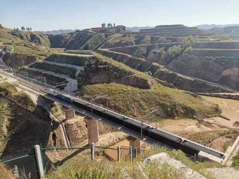 浩吉鐵路沿線風(fēng)景。