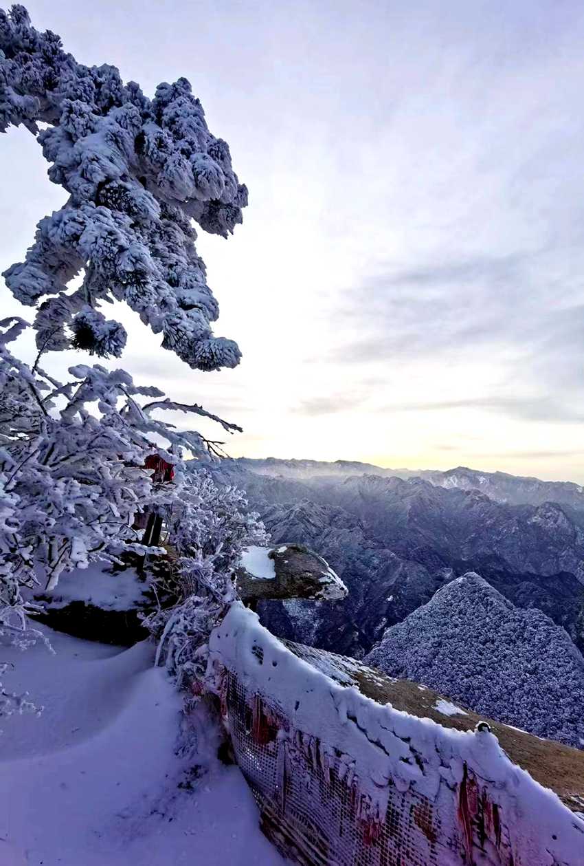 雪霽初晴 華山巍峨美如畫。宋康 攝