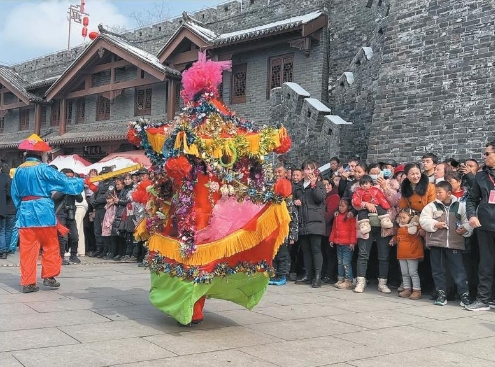 2月24日，第四屆“非遺鬧古鎮(zhèn) 歡樂過元宵”漢中市非物質文化遺產(chǎn)項目展示展演活動在城固縣上元觀古鎮(zhèn)舉辦。 記者 穆騁攝