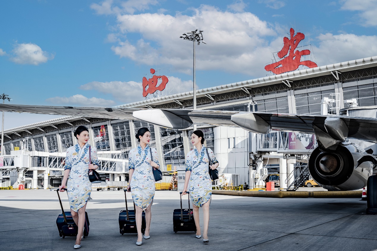 長安航空空乘、地服人員全面換裝“海天祥云”制服