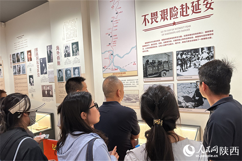 “我要去延安——抗戰(zhàn)時期愛國青年的時代抉擇”主題展覽在八路軍西安辦事處紀念館開幕。人民網(wǎng)記者 李志強攝